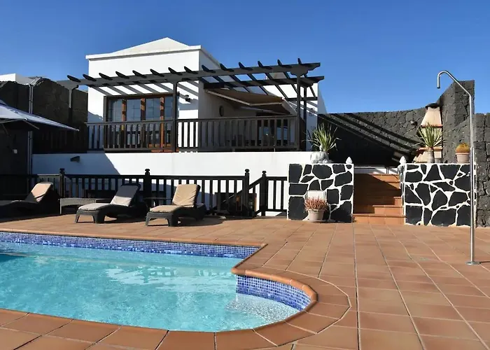 Sea Breeze Ocean View Vila