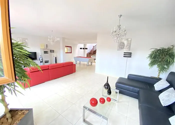 Sea Breeze Ocean View Vila *