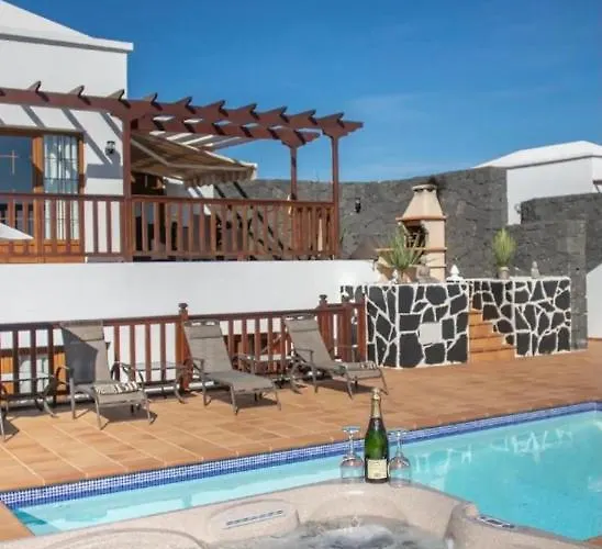 Sea Breeze Ocean View Vila *